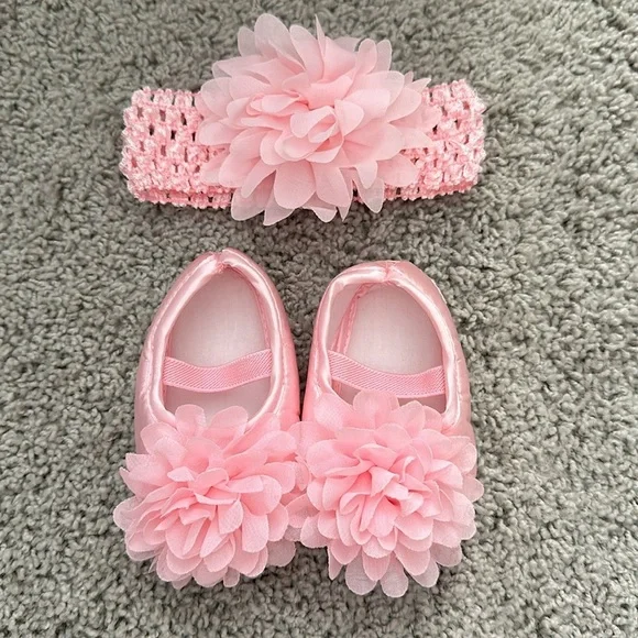New Baby Girl Shoe Bundle of shoes with 2 matching headbands - Picture 4 of 5